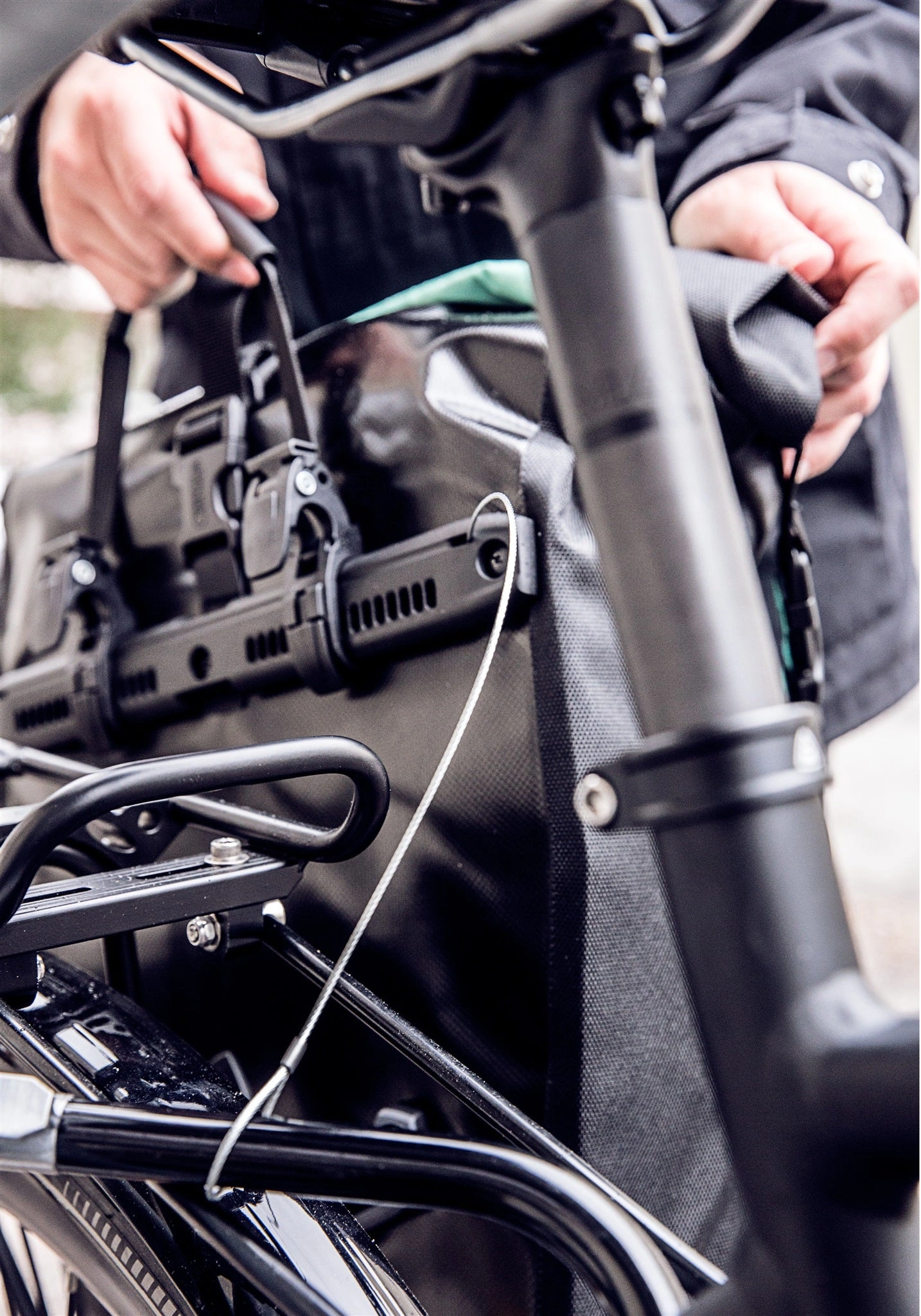 QL2/3/4 Tasbescherming: Stop Diefstal! Sterke Anti-Diefstal Set voor Ortlieb tassen.